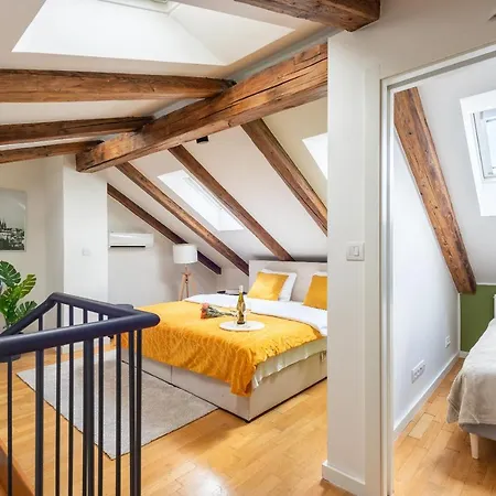 Duplex With Ac In Center Appartamento Praga